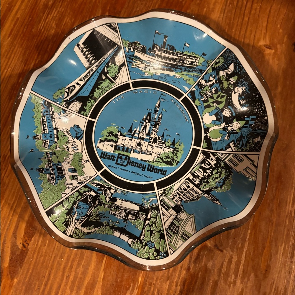 Walt Disney vintage ruffled glass plate from the 1970s